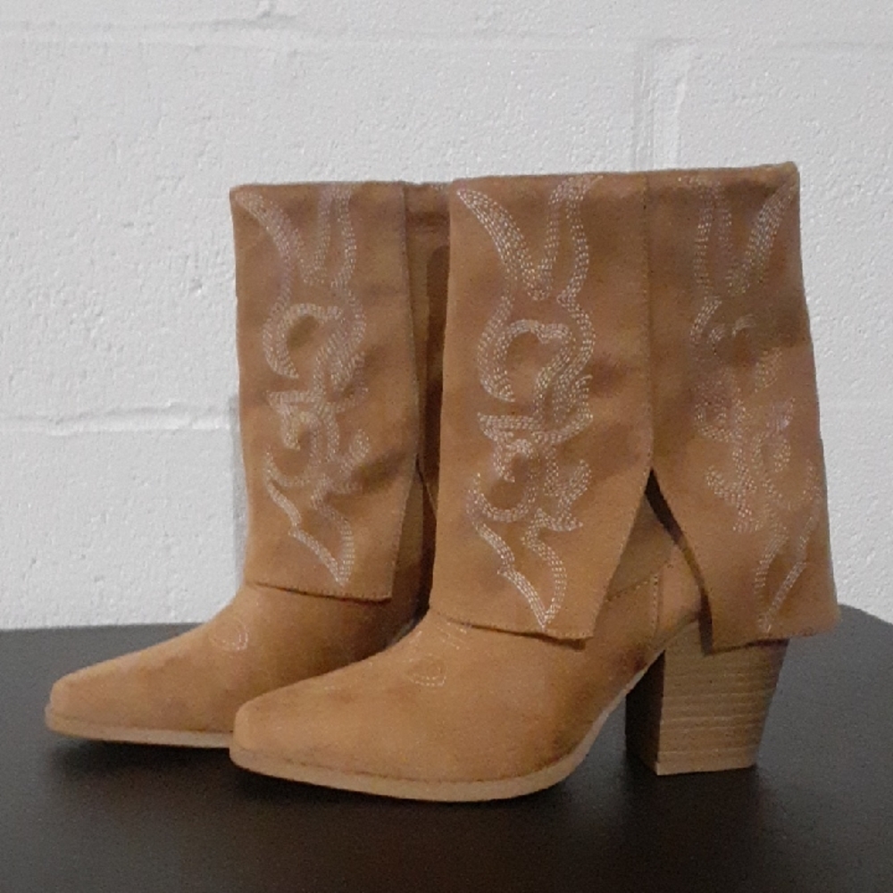 Soda Brown Or Tan Western Style Boots. New Without Tags. Size 5 1/2
